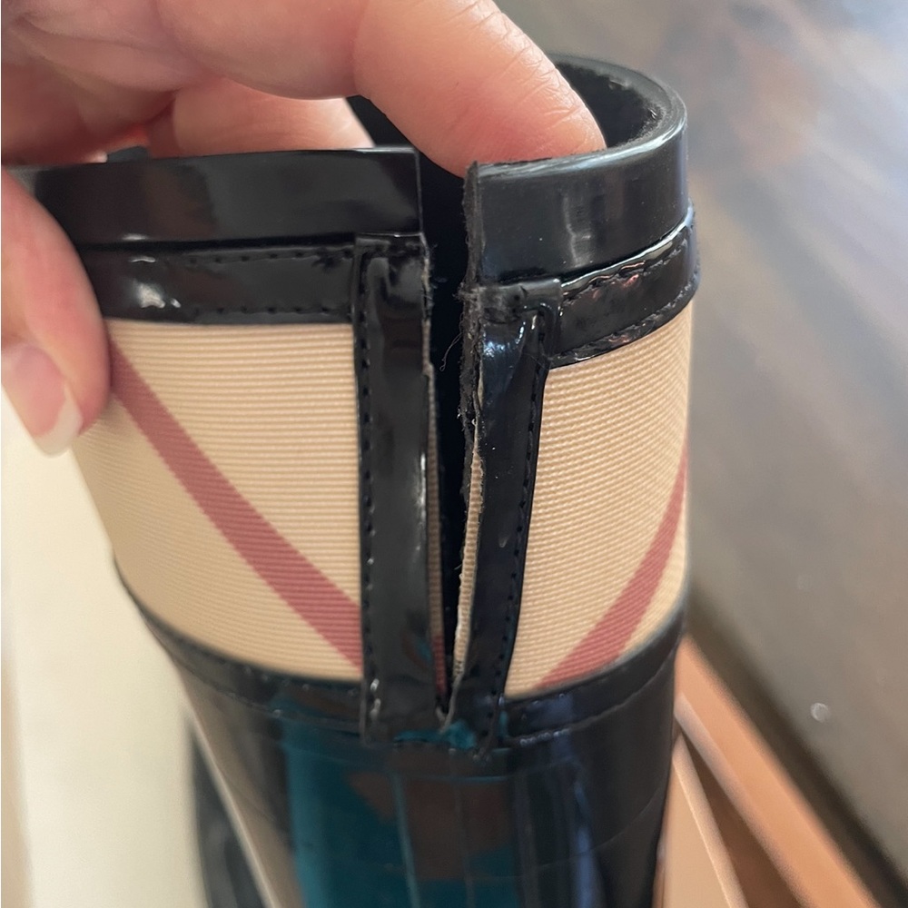 Burberry Black Winter Boots for Rainy Days - Picture 5 of 7